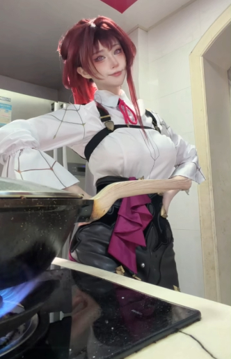 Vừa cosplay, vừa trổ t&agrave;i "bếp n&uacute;c", nữ coser khiến CDM th&iacute;ch th&uacute; - Ảnh 4.