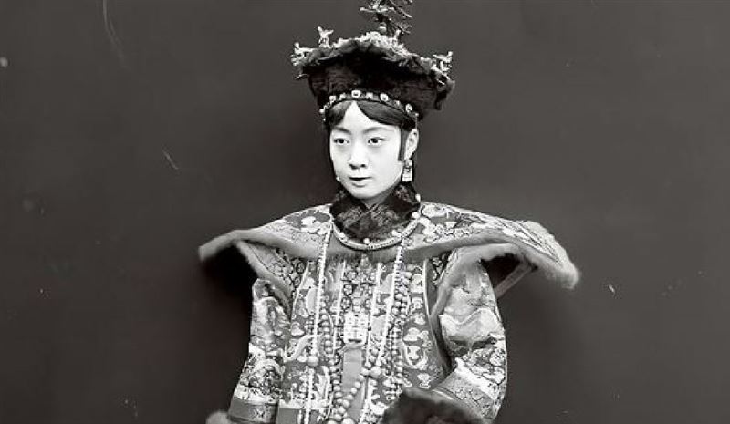 Uyển Dung v&agrave; cuộc đời bi kịch: Ho&agrave;ng hậu cuối c&ugrave;ng của Trung Quốc - Ảnh 3.