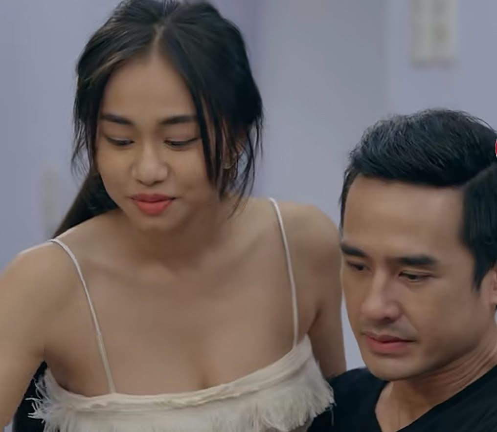 Tiểu tam trơ trẽn trong phim "B&oacute;ng ma hạnh ph&uacute;c": Ngo&agrave;i đời c&ograve;n sexy gợi cảm "ăn đứt" trong phim- Ảnh 3.