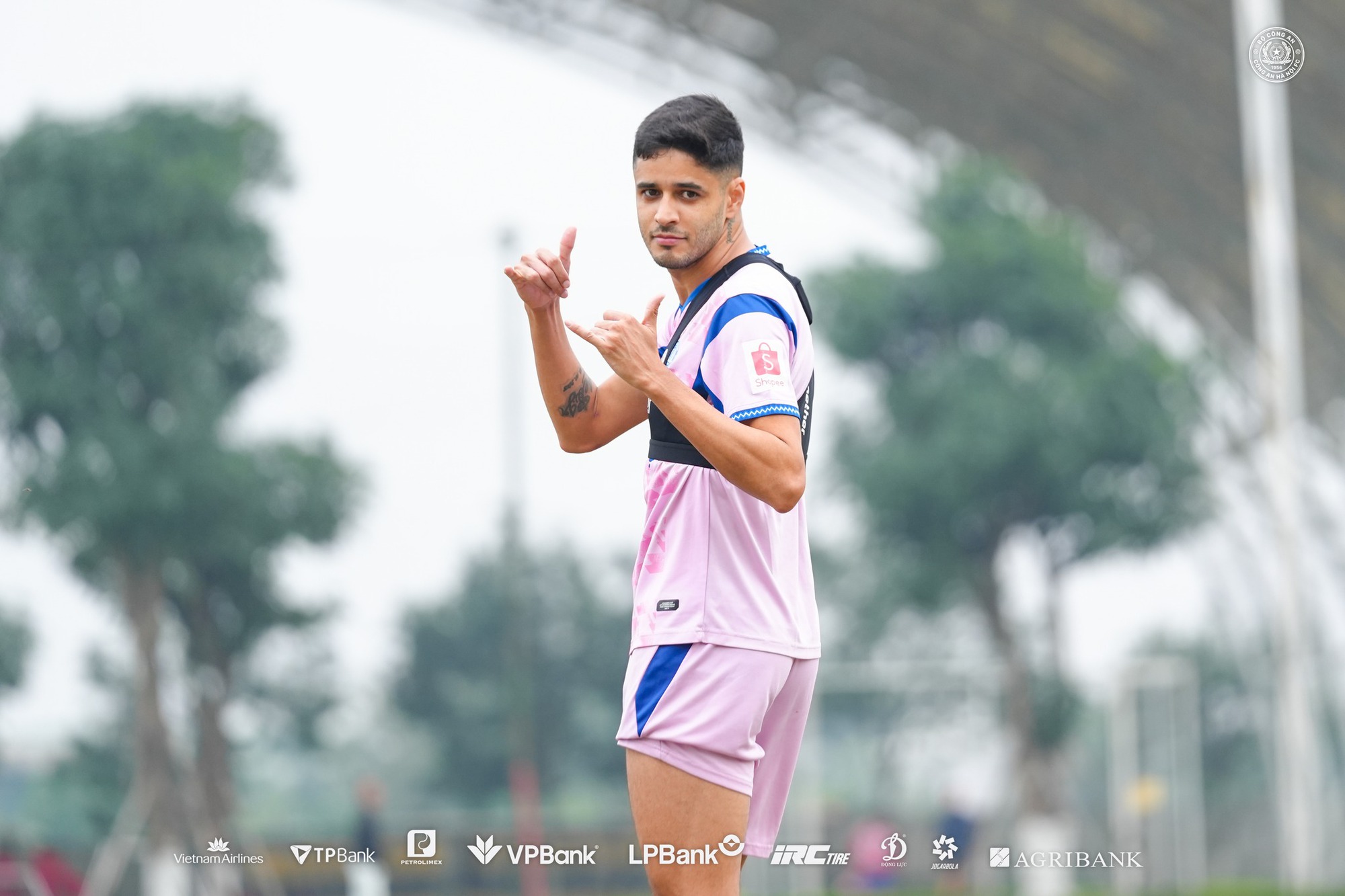 Ch&acirc;n chuyền số 1 V-League khiến người h&acirc;m mộ Việt Nam lo lắng - Ảnh 2.