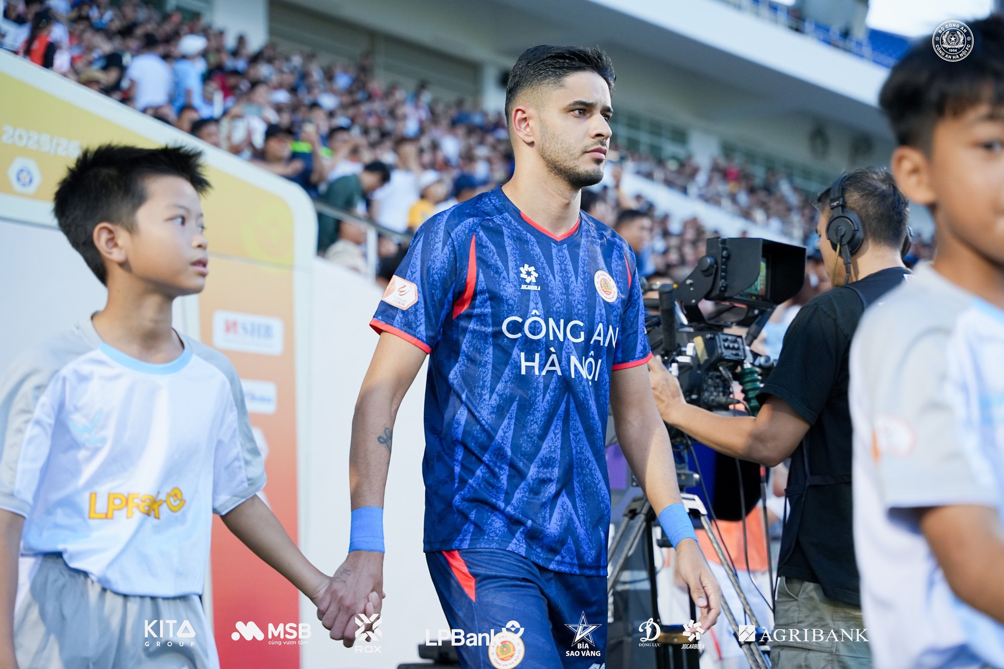 Ch&acirc;n chuyền số 1 V-League khiến người h&acirc;m mộ Việt Nam lo lắng - Ảnh 3.