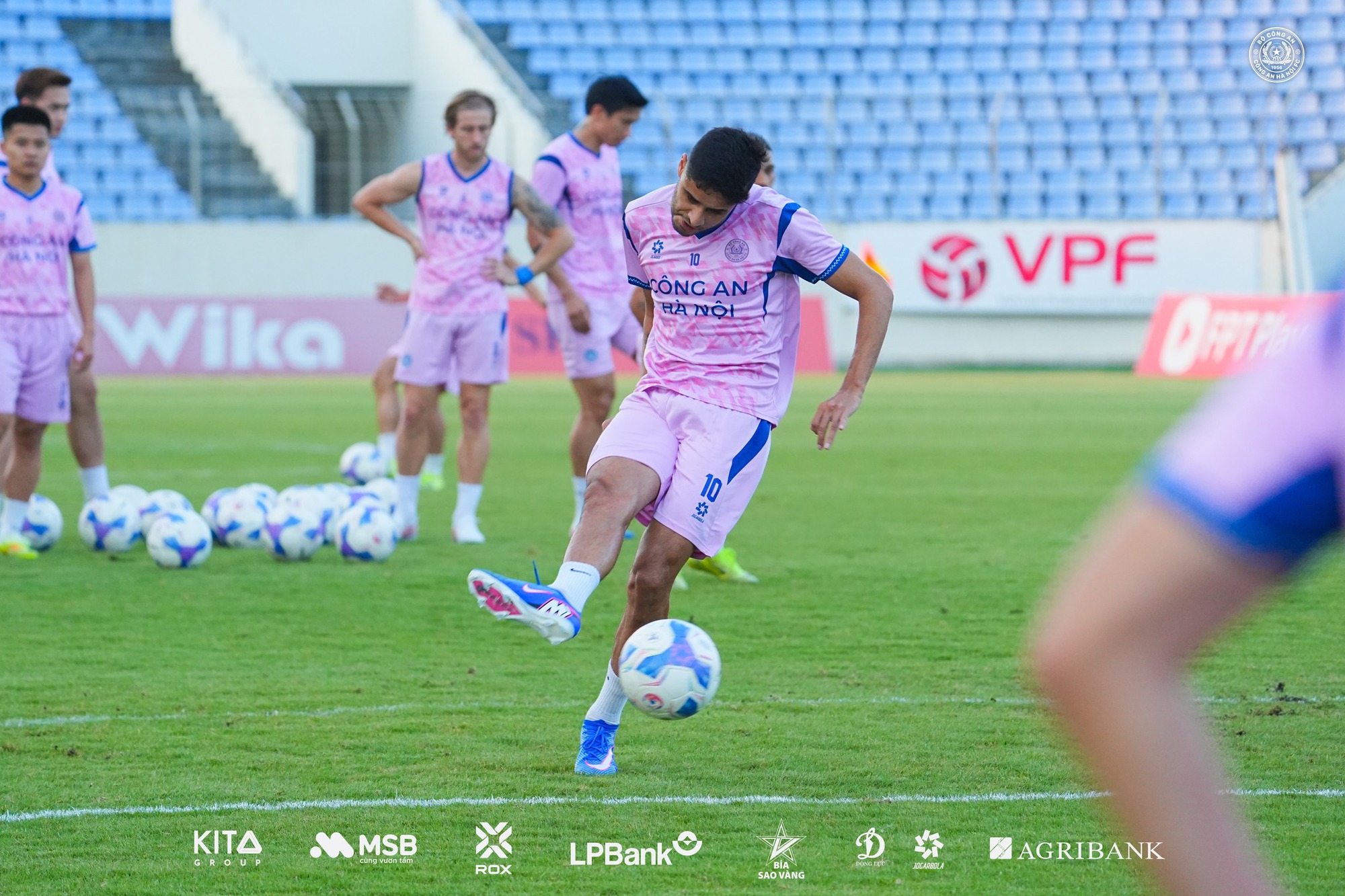 Ch&acirc;n chuyền số 1 V-League khiến người h&acirc;m mộ Việt Nam lo lắng - Ảnh 1.