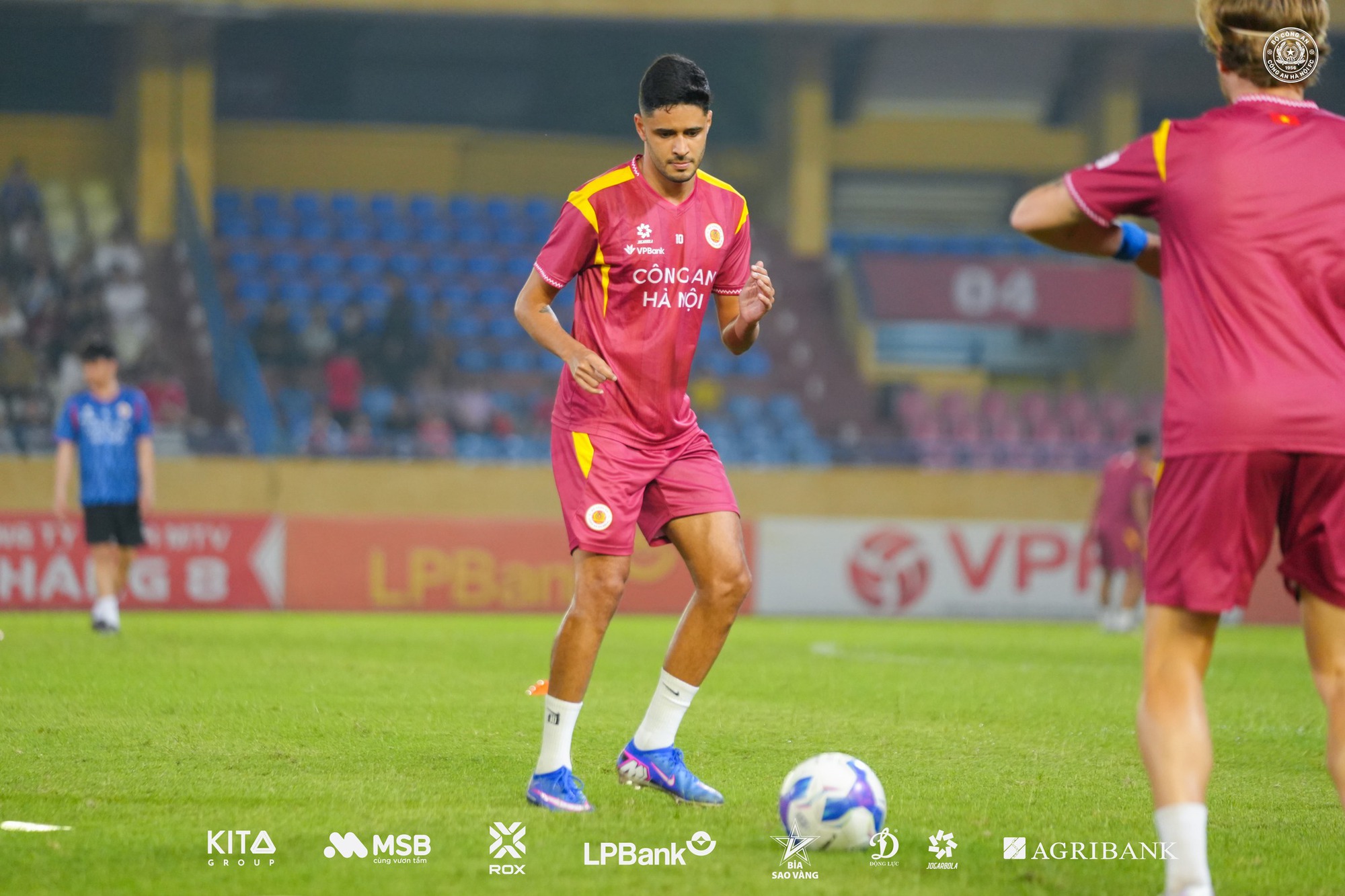 Ch&acirc;n chuyền số 1 V-League khiến người h&acirc;m mộ Việt Nam lo lắng - Ảnh 6.