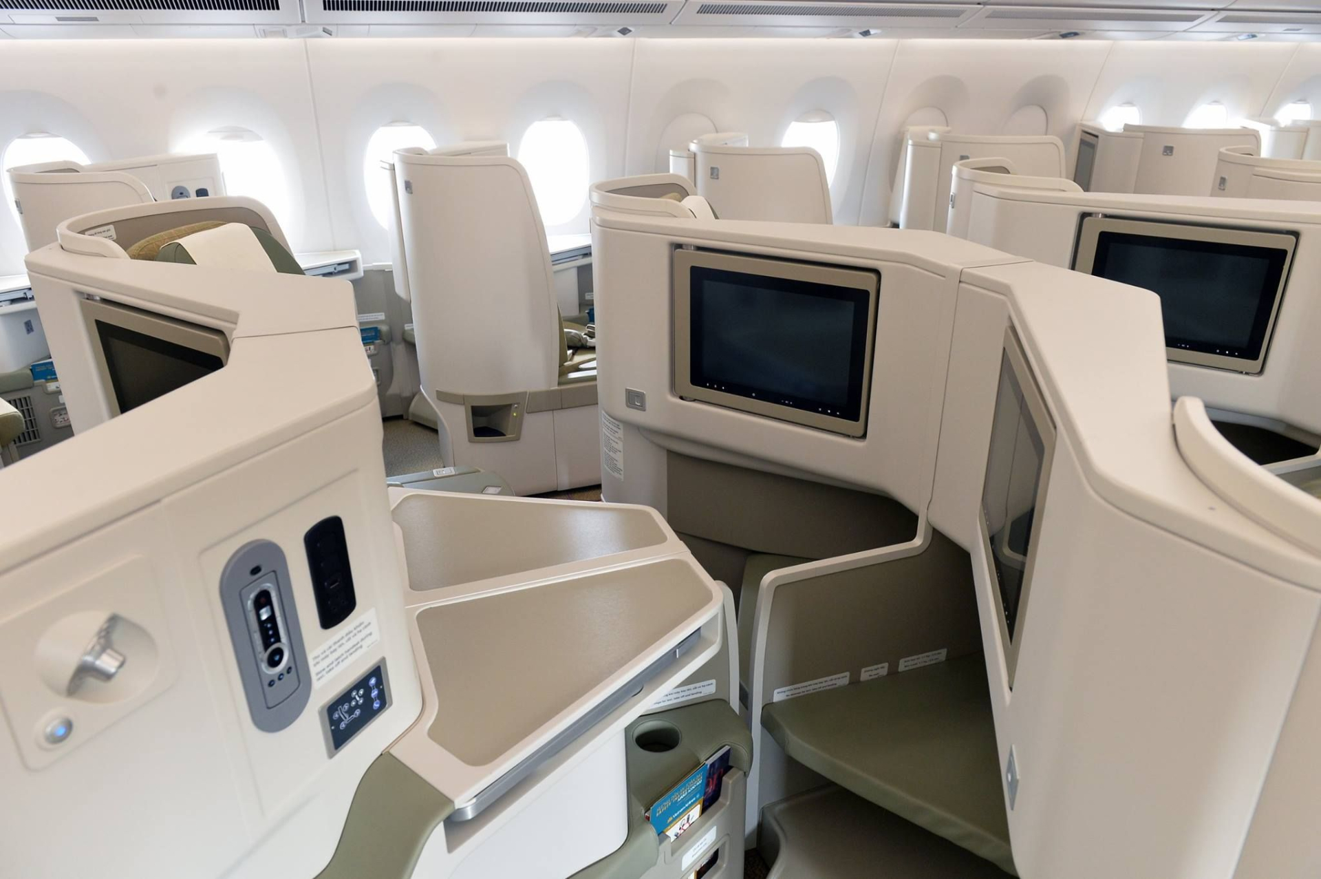 Bay hạng thương gia: Kinh nghiệm từ 500 chuyến bay - Ảnh 3.