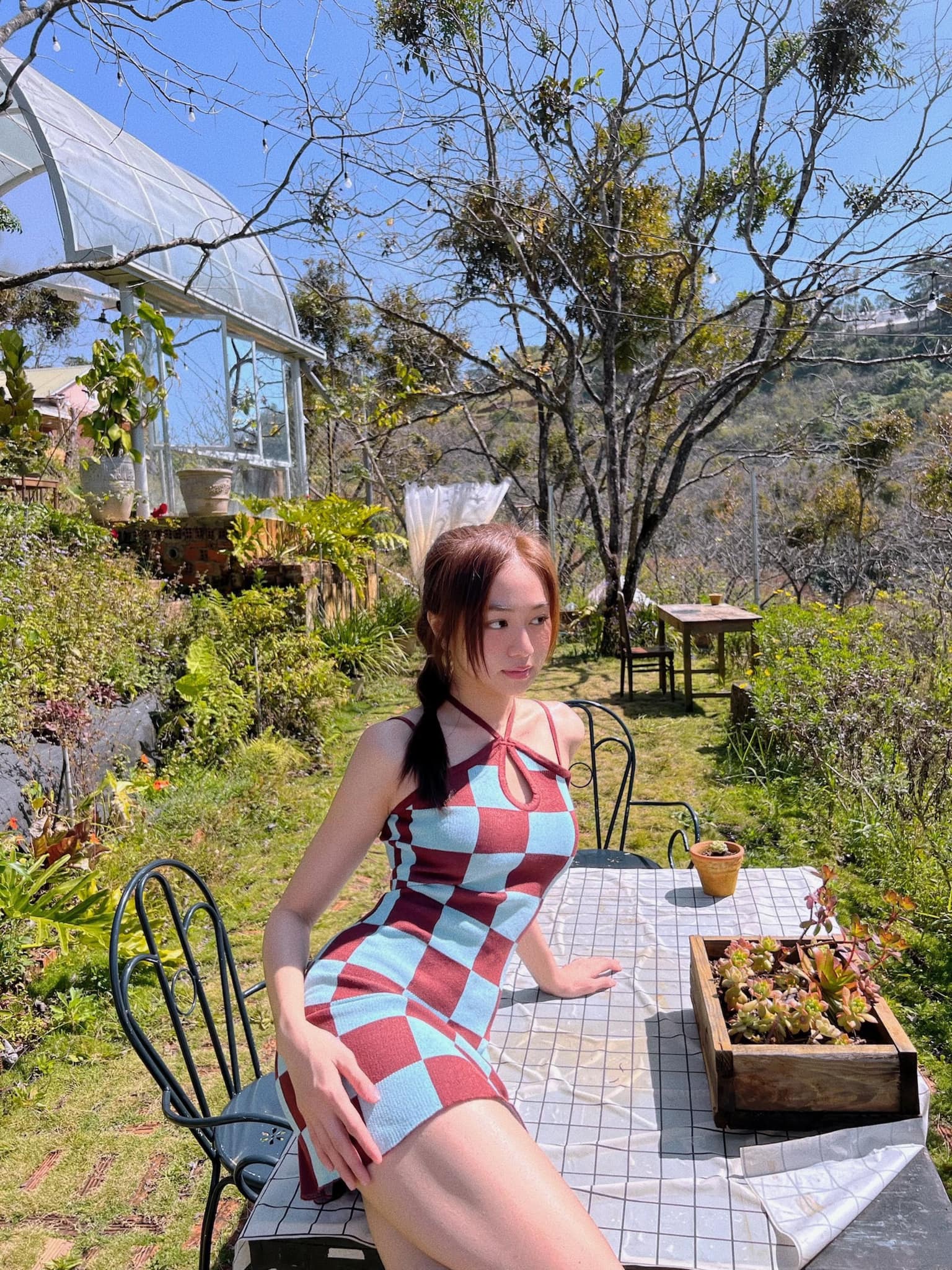 Tiểu tam trơ trẽn trong phim "B&oacute;ng ma hạnh ph&uacute;c": Ngo&agrave;i đời c&ograve;n sexy gợi cảm "ăn đứt" trong phim- Ảnh 9.