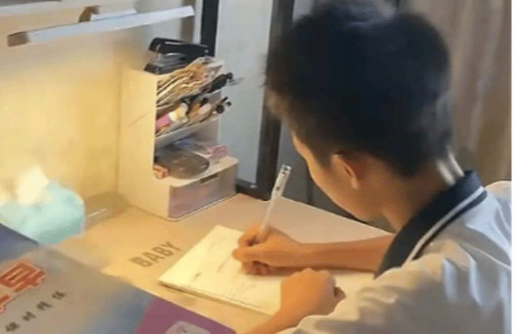 Nam sinh thi k&eacute;m nhưng đỗ Đại học Thanh Hoa: Sự thật g&acirc;y sốc - Ảnh 1.