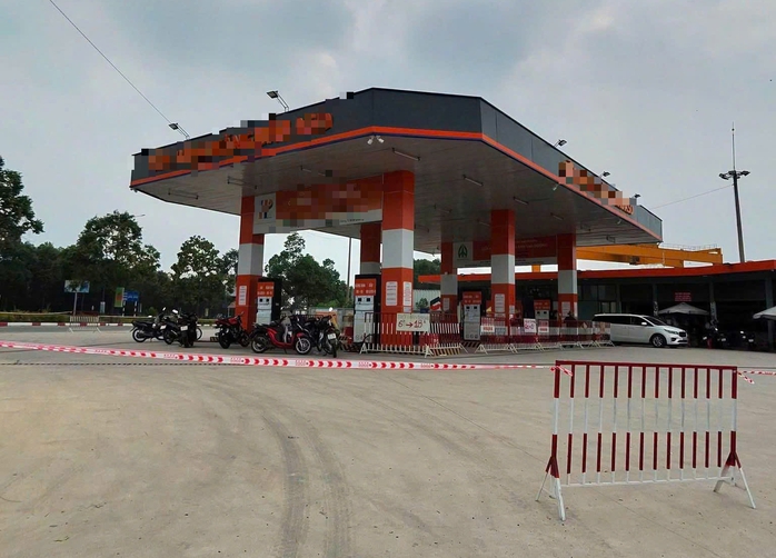 Điều tra vụ b&eacute; g&aacute;i 2 tuổi bị &ocirc;t&ocirc; c&aacute;n tử vong tại c&acirc;y xăng TPHCM - Ảnh 2.