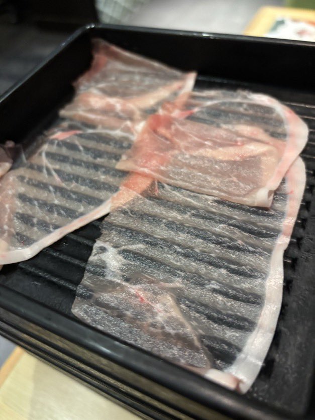 Chuỗi buffet lẩu xin lỗi v&igrave; phần thịt heo xuy&ecirc;n thấu g&acirc;y tranh c&atilde;i - Ảnh 2.