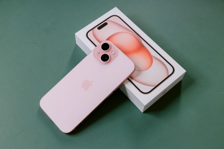 4 Chiếc iPhone gi&aacute; rẻ đ&aacute;ng mua nhất 2026 kh&ocirc;ng thể bỏ qua - Ảnh 4.