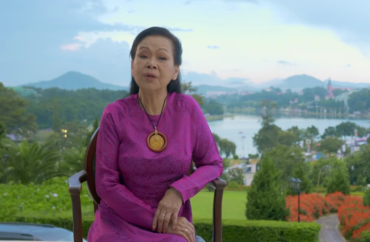 Kh&aacute;nh Ly: "T&ocirc;i đi ngang qua Hồ Xu&acirc;n Hương, r&uacute;t nhẫn ra vất xuống hồ" - Ảnh 1.