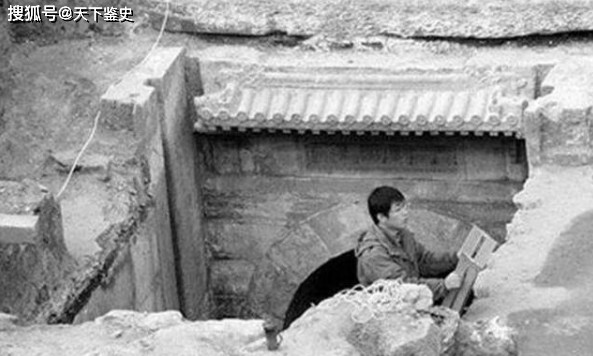 Đập hỏng 3 chiếc búa sắt mới mở được mộ Lý Liên Anh, cảnh tượng trong quan tài khiến chuyên gia lạnh gáy! - Ảnh 2.