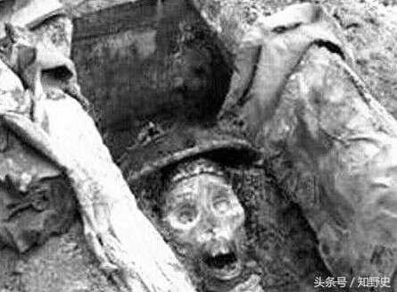 Đập hỏng 3 chiếc búa sắt mới mở được mộ Lý Liên Anh, cảnh tượng trong quan tài khiến chuyên gia lạnh gáy! - Ảnh 3.