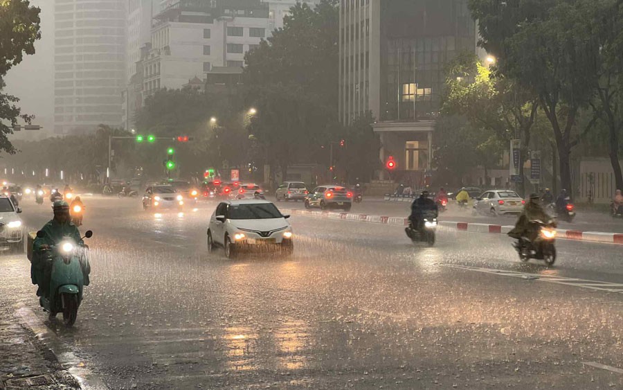 Vụ thu&ecirc; 2 "s&aacute;t thủ" từ Hải Ph&ograve;ng về H&agrave; Nội bắn người: Trần Thị Xu&acirc;n Hương đ&atilde; ra đầu th&uacute; - Ảnh 2.