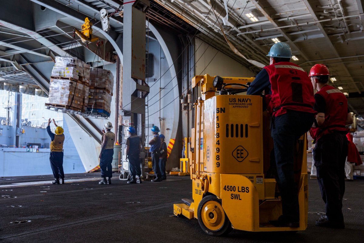 &ldquo;Cửa&rdquo; đ&agrave;m ph&aacute;n Mỹ - Iran đ&oacute;ng sập, Mỹ huy động t&agrave;u s&acirc;n bay phong tỏa cảng Iran - Ảnh 2.