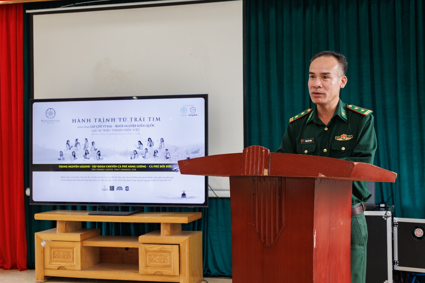 H&agrave;nh tr&igrave;nh Từ Tr&aacute;i Tim &ndash; L&ecirc;n bi&ecirc;n giới trao kh&aacute;t vọng, lan tỏa tri thức - Ảnh 12.