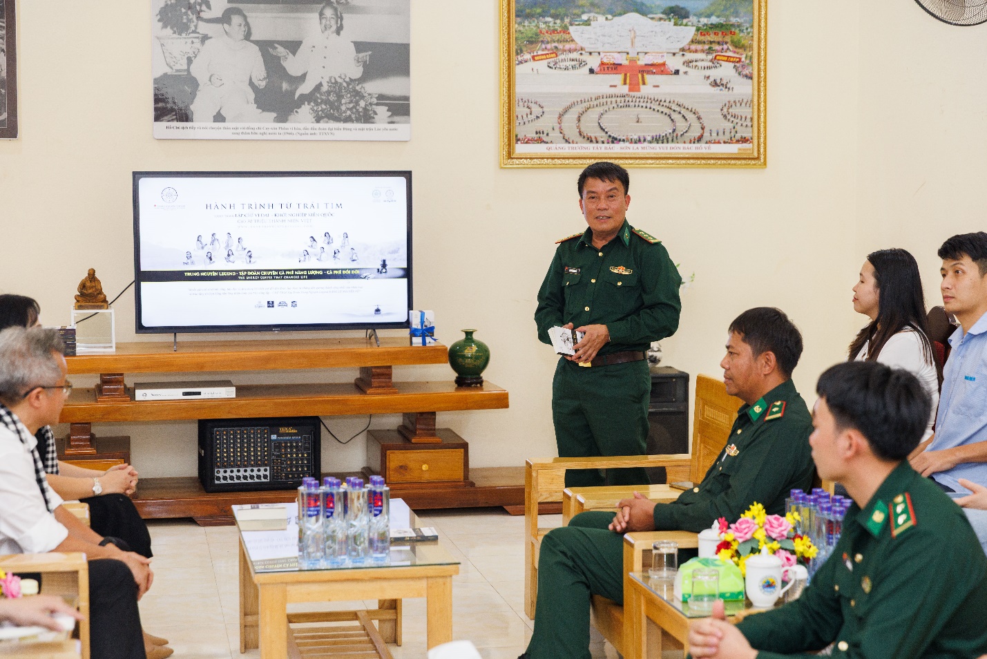 H&agrave;nh tr&igrave;nh Từ Tr&aacute;i Tim &ndash; L&ecirc;n bi&ecirc;n giới trao kh&aacute;t vọng, lan tỏa tri thức - Ảnh 14.