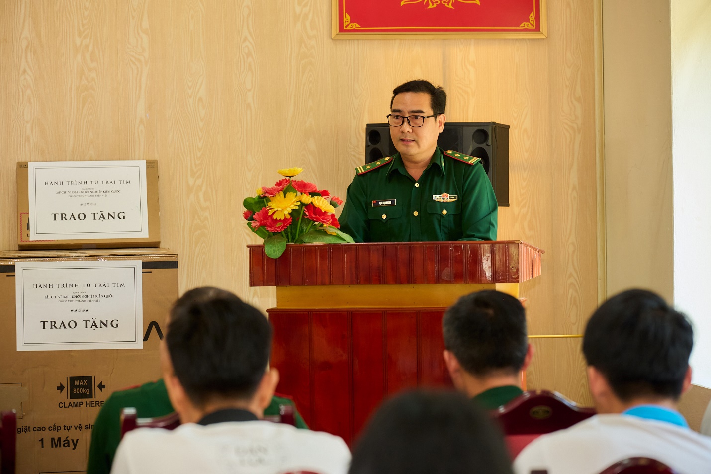 H&agrave;nh tr&igrave;nh Từ Tr&aacute;i Tim &ndash; L&ecirc;n bi&ecirc;n giới trao kh&aacute;t vọng, lan tỏa tri thức - Ảnh 17.