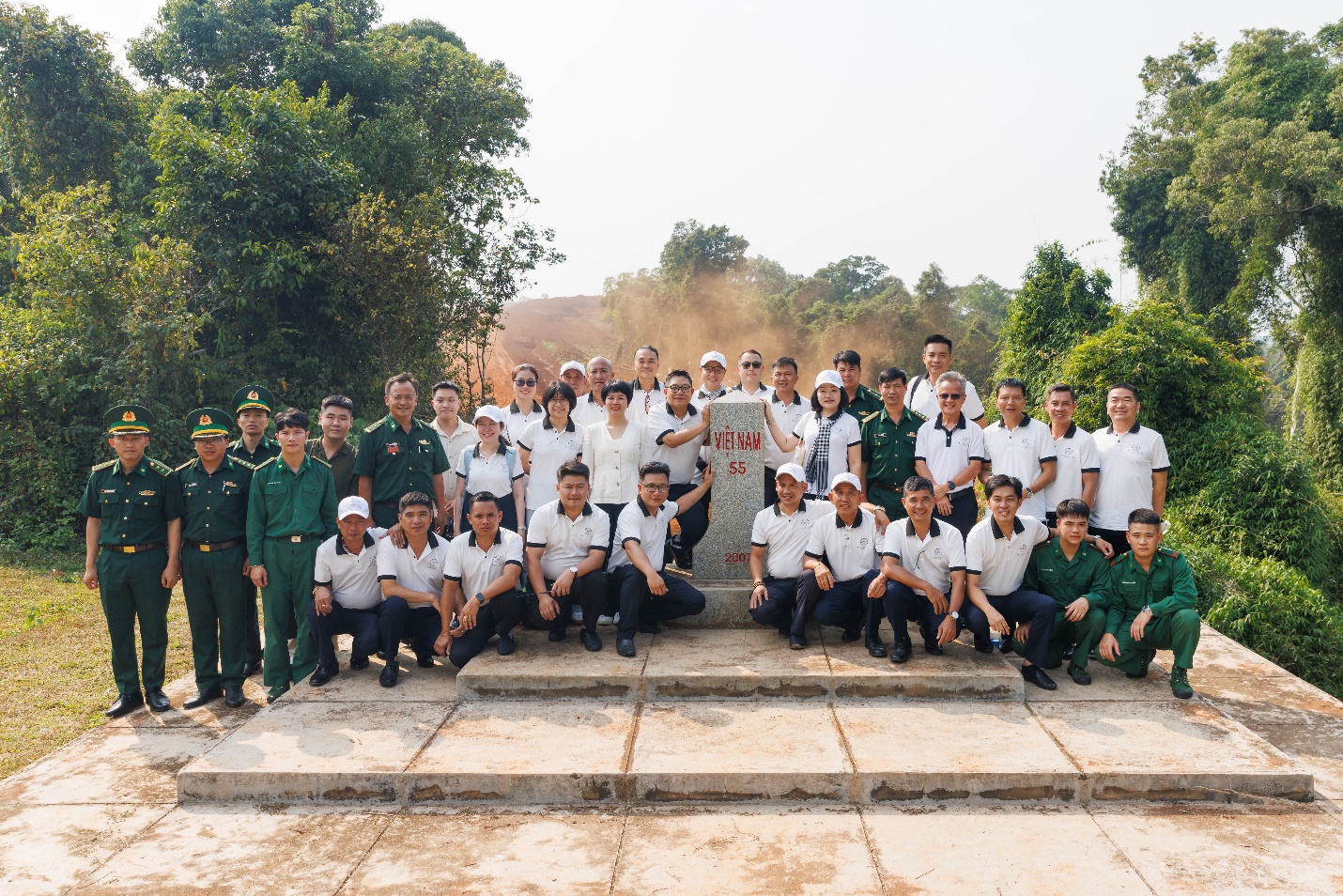 H&agrave;nh tr&igrave;nh Từ Tr&aacute;i Tim &ndash; L&ecirc;n bi&ecirc;n giới trao kh&aacute;t vọng, lan tỏa tri thức - Ảnh 3.