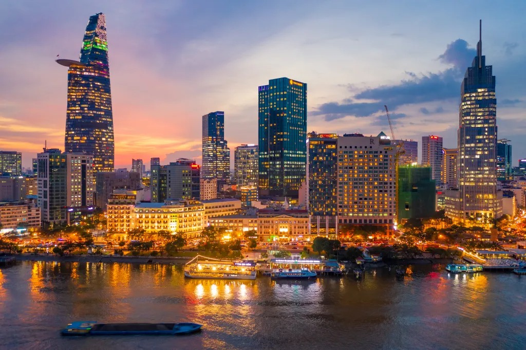 Như sống ở thi&ecirc;n đường: Người Anh cho&aacute;ng ngợp kh&ocirc;ng tin nổi cuộc sống ở Việt Nam - Ảnh 1.