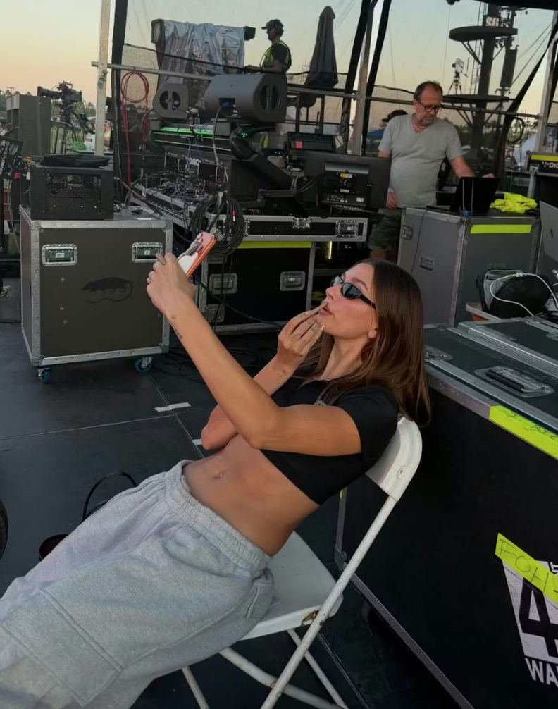 Khi mặc lồng lộn ở Coachella kh&ocirc;ng c&ograve;n l&agrave; trend nữa- Ảnh 7.