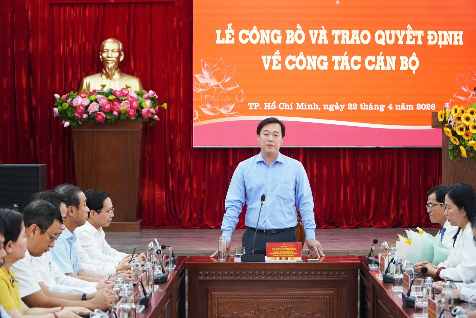 Công bố quyết định công tác cán bộ tại đảng ủy TPHCM năm 2026 - Ảnh 3.