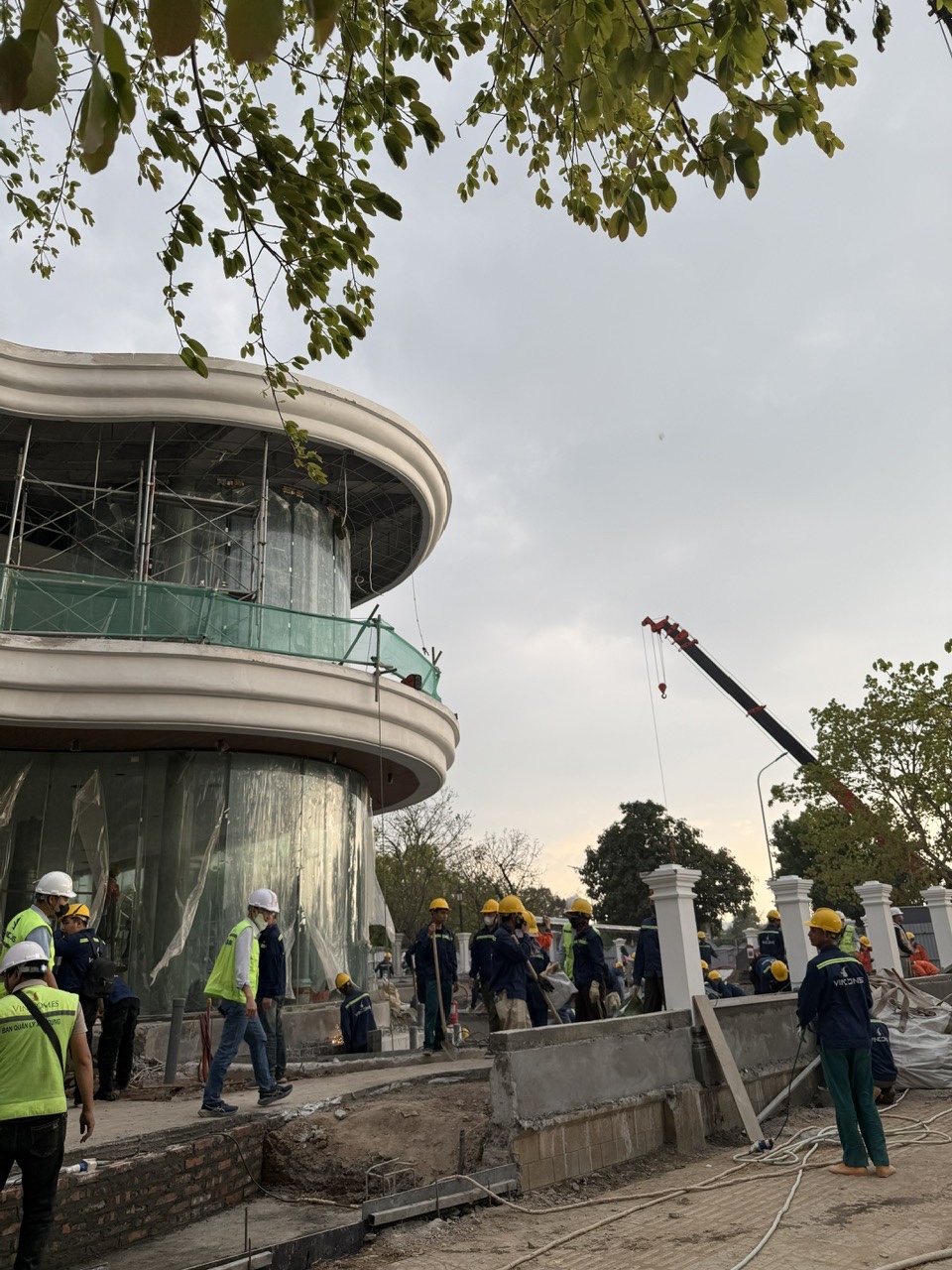 Gallery - Người đứng sau công trình khủng mới khai trương ngay cạnh trường "con nhà giàu" ở Hà Nội