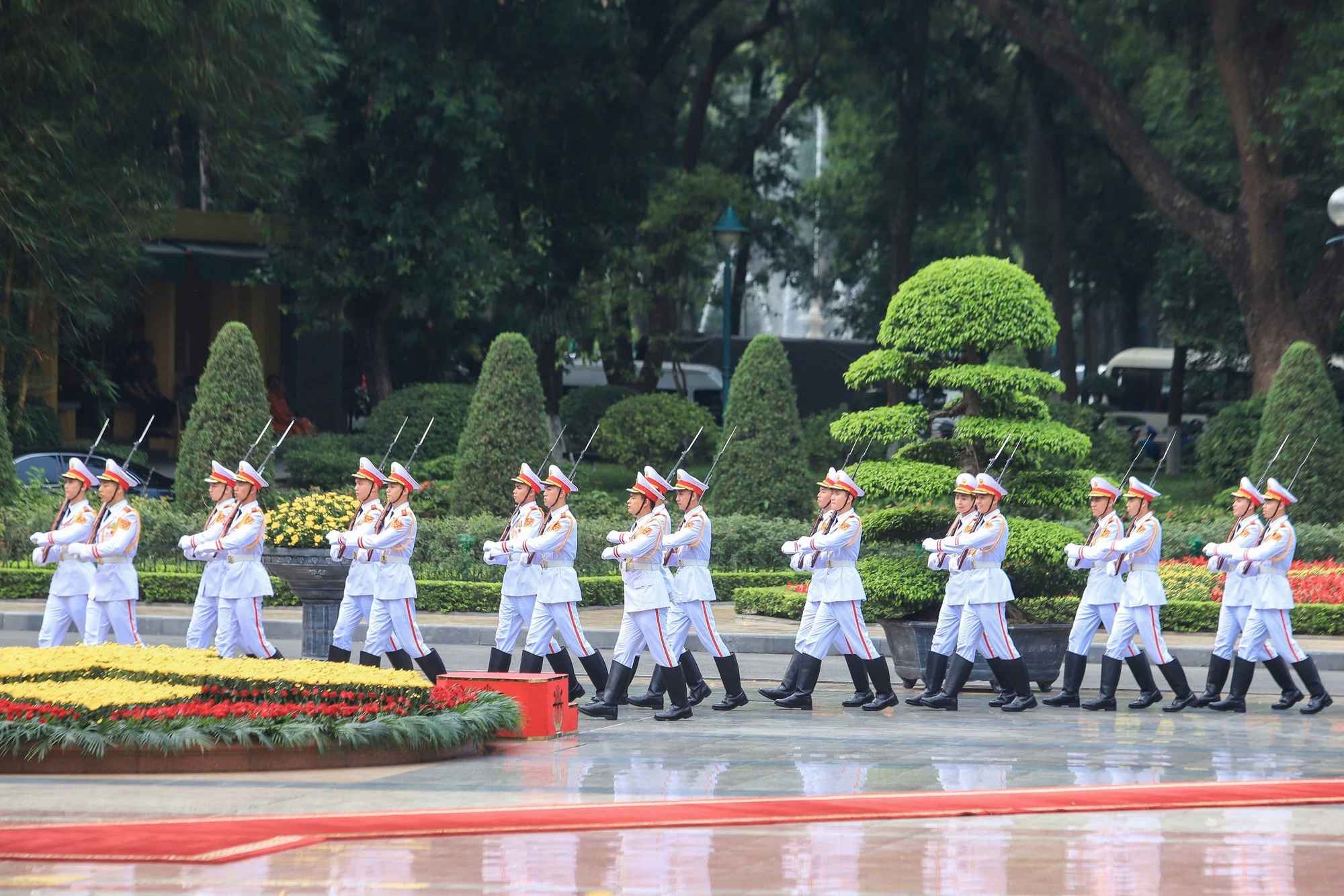 Việt Nam bắn 21 loạt đại b&aacute;c ch&agrave;o mừng Tổng thống H&agrave;n Quốc - Ảnh 4.