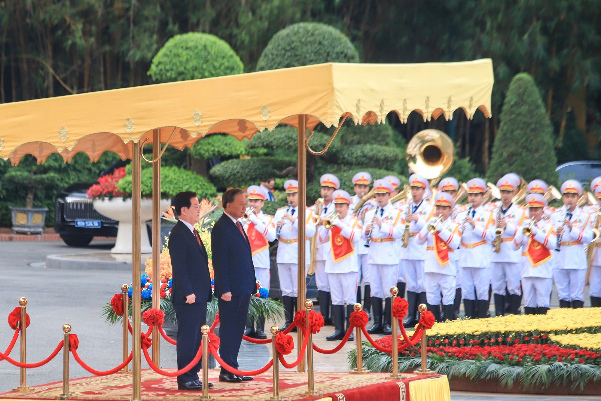 Việt Nam bắn 21 loạt đại b&aacute;c ch&agrave;o mừng Tổng thống H&agrave;n Quốc - Ảnh 7.