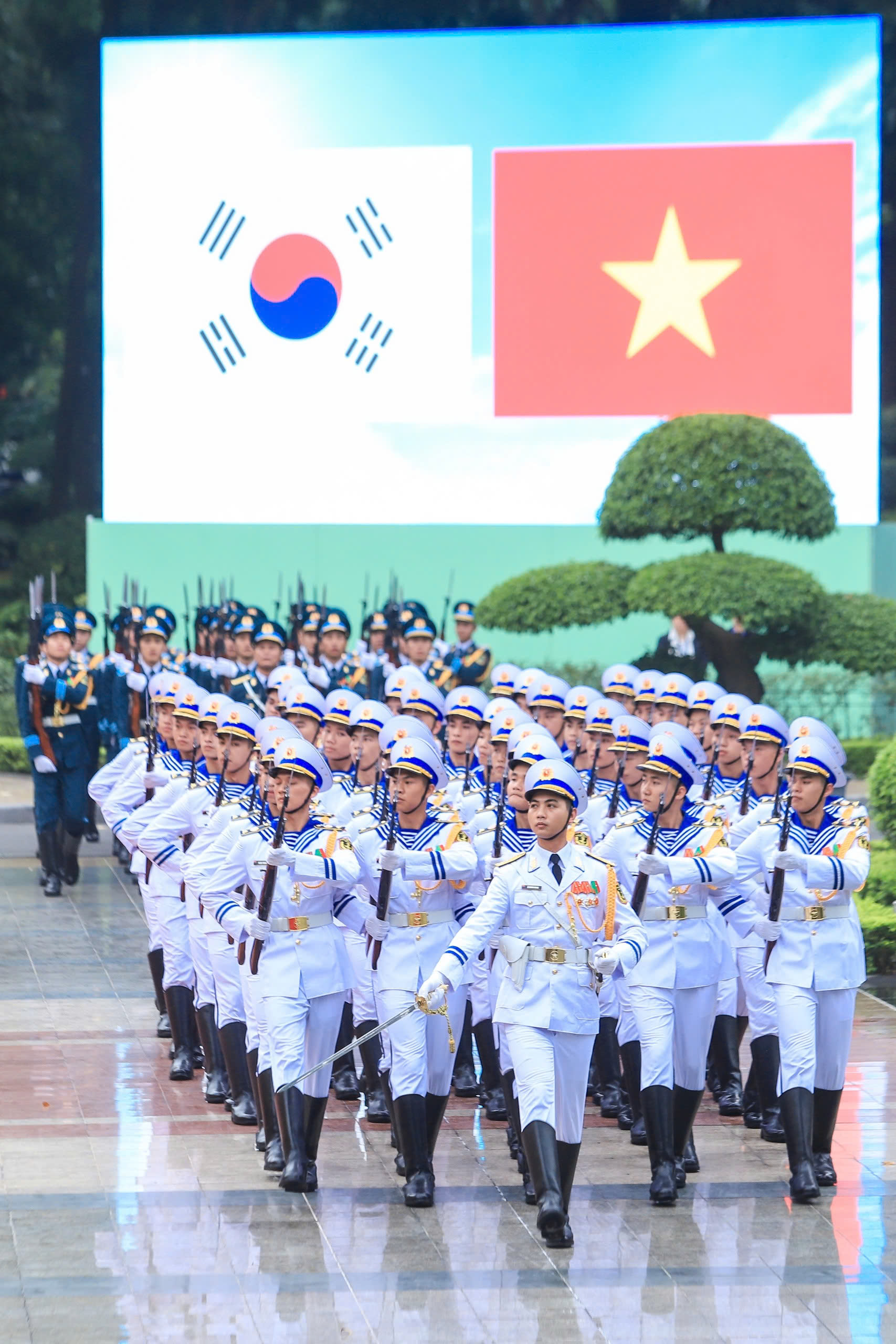 Việt Nam bắn 21 loạt đại b&aacute;c ch&agrave;o mừng Tổng thống H&agrave;n Quốc - Ảnh 19.