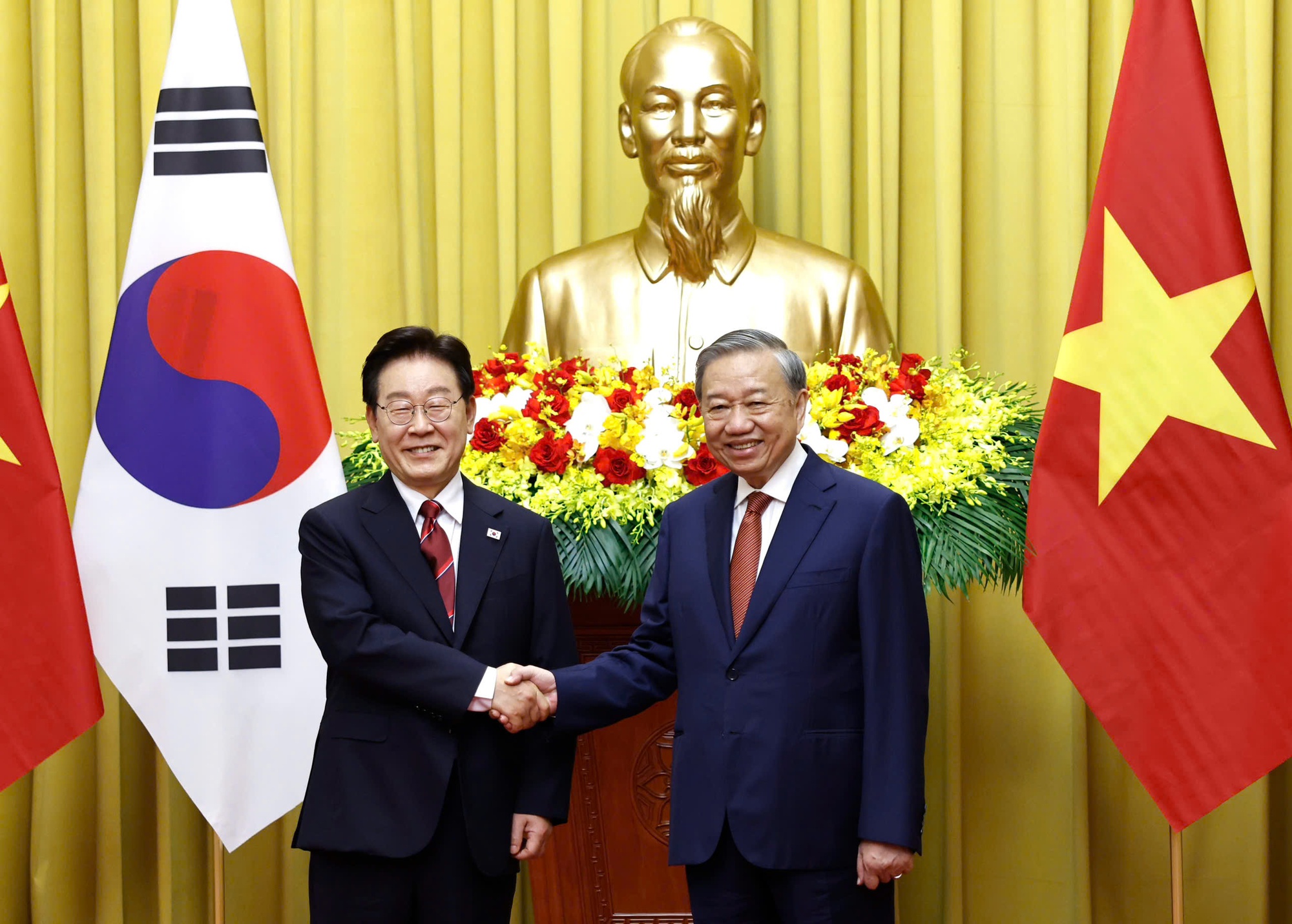 Tổng Bí thư, Chủ tịch nước Tô Lâm hội đàm với Tổng thống Hàn Quốc - Ảnh 1.