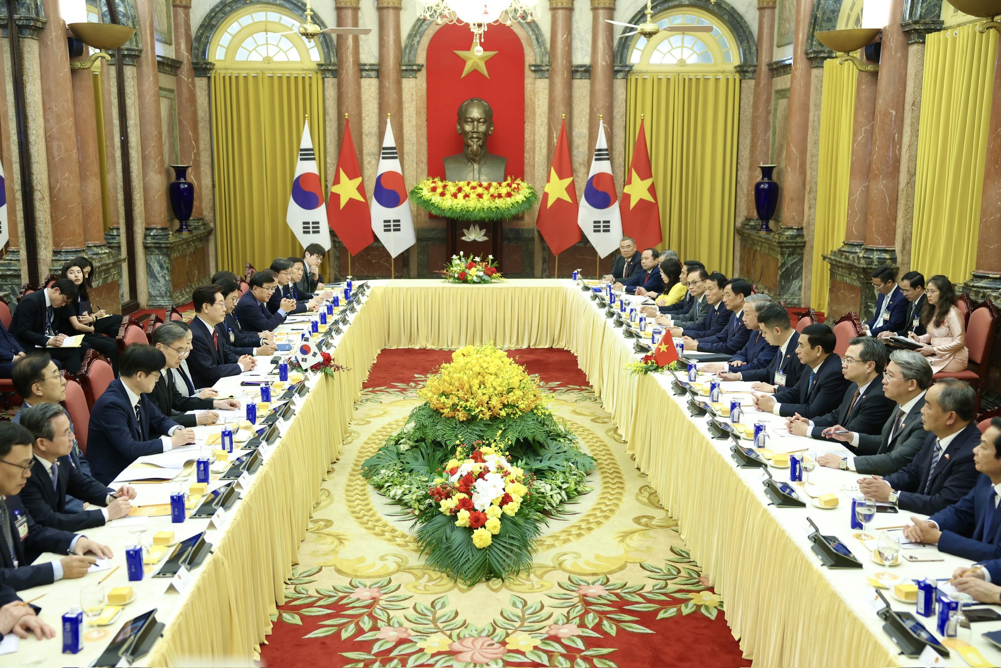 Tổng Bí thư, Chủ tịch nước Tô Lâm hội đàm với Tổng thống Hàn Quốc - Ảnh 3.