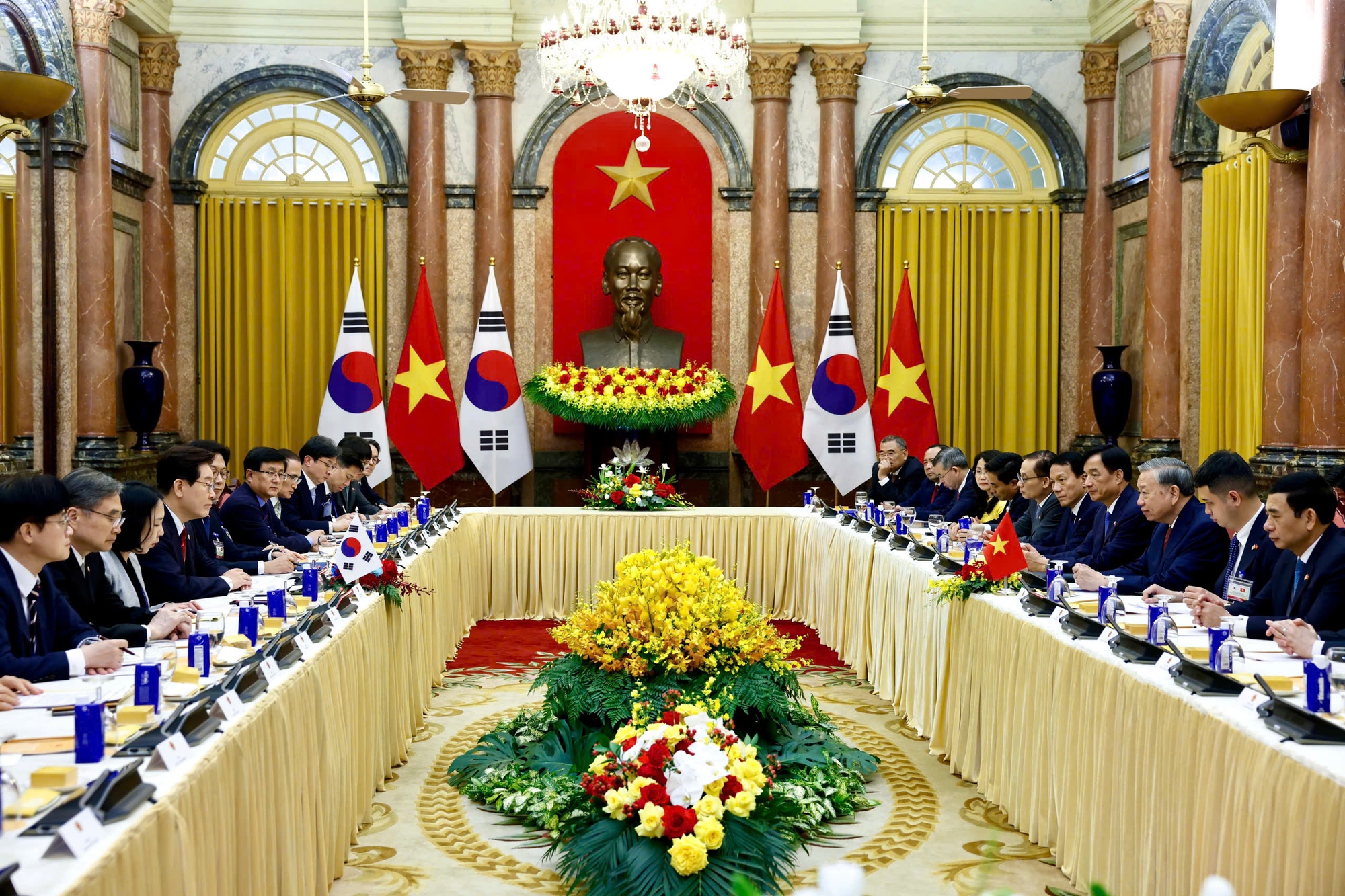 Tổng Bí thư, Chủ tịch nước Tô Lâm hội đàm với Tổng thống Hàn Quốc - Ảnh 2.