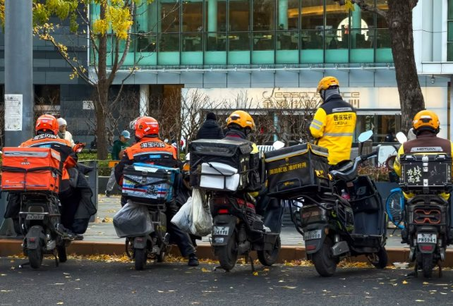 Lừa đảo công nghiệp hóa trên ứng dụng giao đồ ăn: Cửa hàng ma ăn chênh lệch lớn - Ảnh 2.