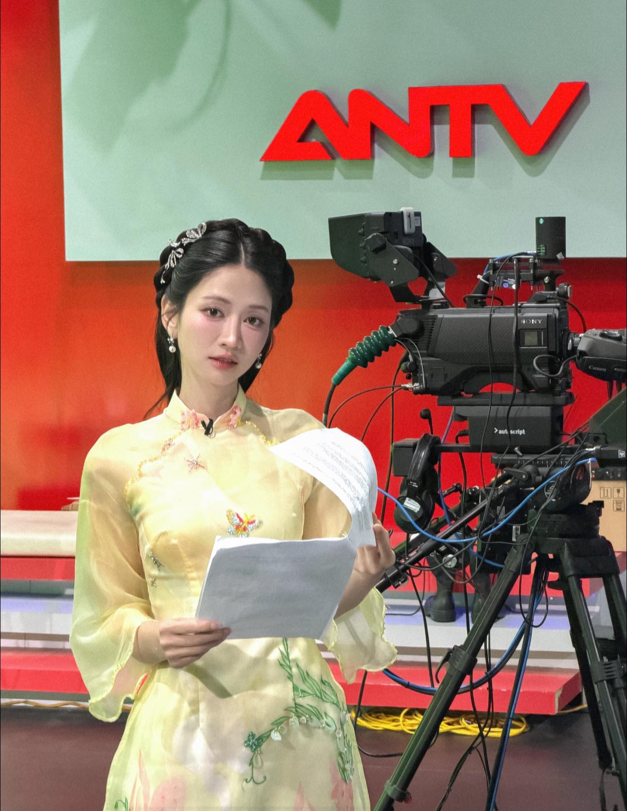 L&ecirc; Bống trổ t&agrave;i "m&uacute;a quạt" cực nghệ, fan phấn kh&iacute;ch khen ngợi hết lời - Ảnh 5.