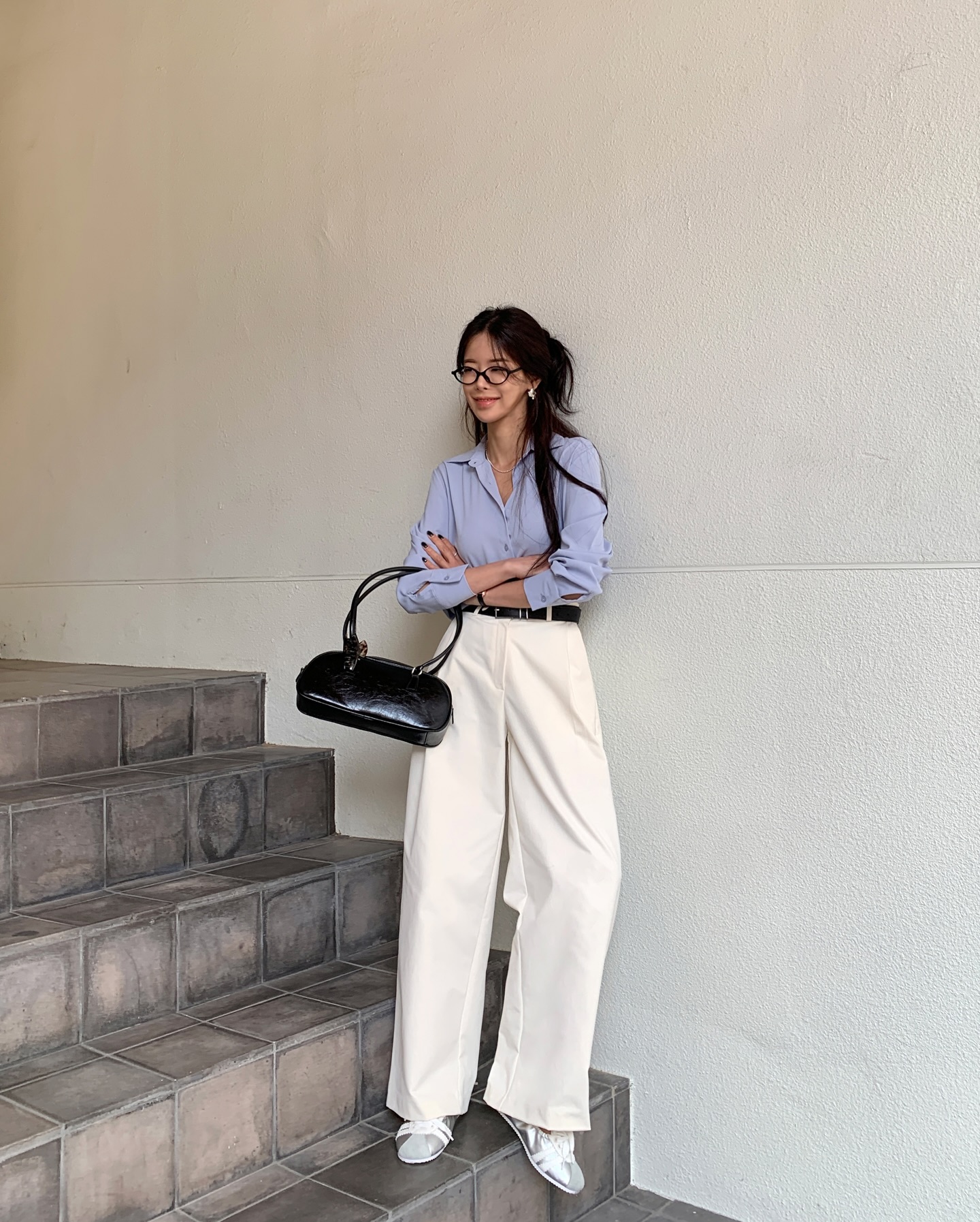 Chỉ cần biết đ&uacute;ng 4 c&aacute;ch mặc &aacute;o blouse, chị em sẽ trở th&agrave;nh ng&ocirc;i sao thời trang c&ocirc;ng sở- Ảnh 9.