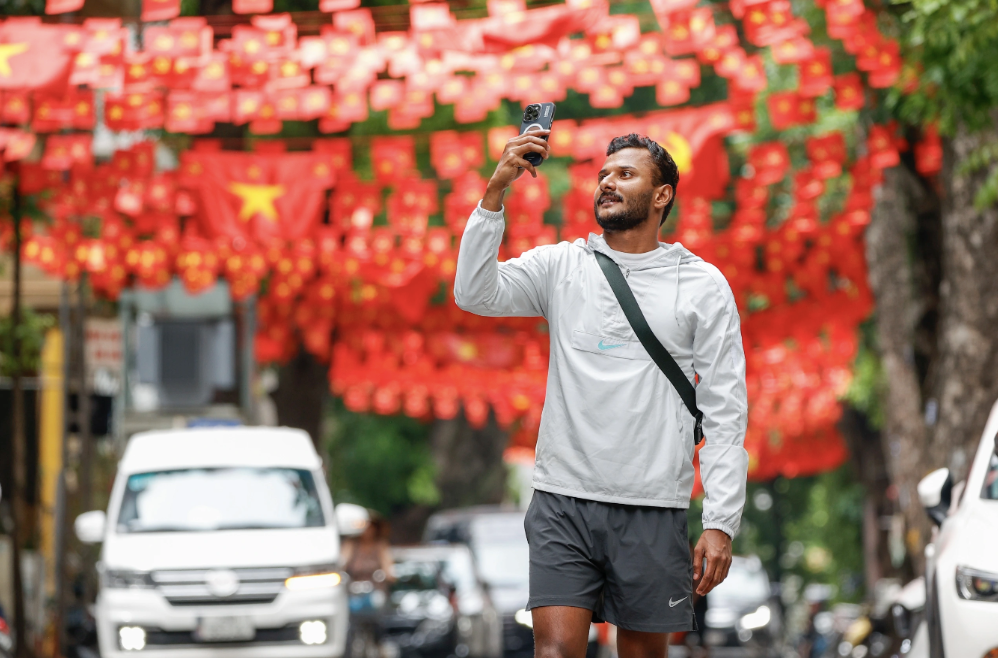 Kh&aacute;m ph&aacute; đời sống Việt Nam qua tr&agrave; đ&aacute;, c&agrave; ph&ecirc; bệt v&agrave; xe m&aacute;y - Ảnh 8.