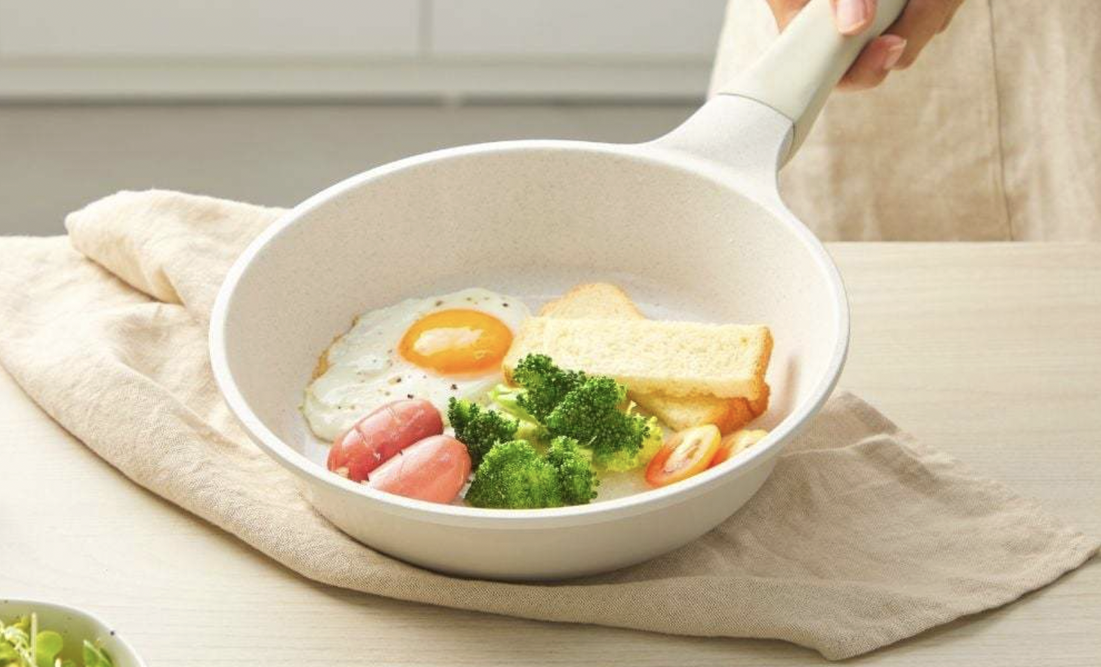 Lời khuy&ecirc;n quan trọng cho gia đ&igrave;nh sử dụng chảo đ&uacute;ng c&aacute;ch - Ảnh 2.