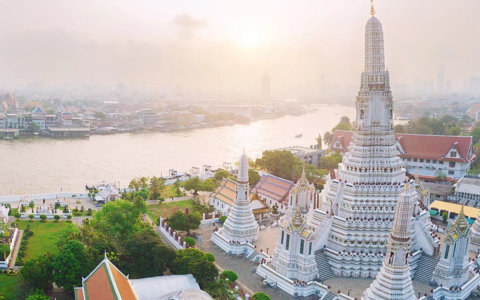 Người Trung Quốc k&ecirc;u gọi nhau t&iacute;ch trữ số lượng lớn bao cao su - Ảnh 2.