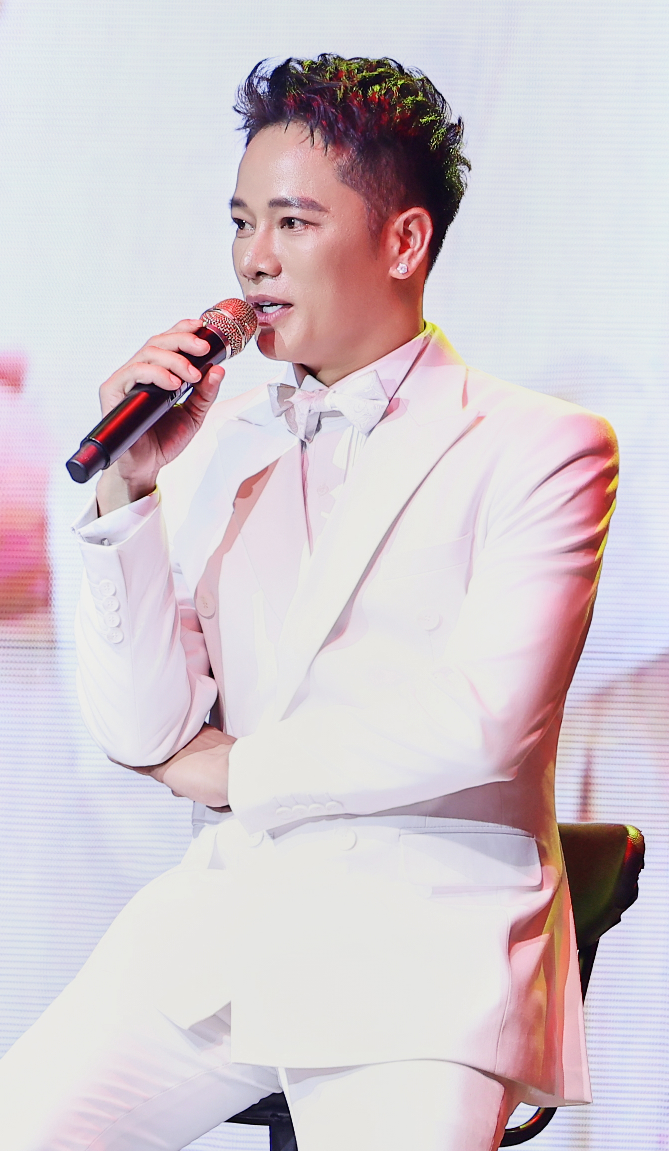 T&uacute; Dưa: Anh Qu&acirc;n Idol n&oacute;i với t&ocirc;i "anh h&atilde;y cho em th&ecirc;m một cơ hội nữa" - Ảnh 1.