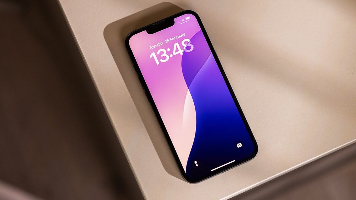 iPhone 17e vs iPhone 17: Chênh 10 triệu mua máy nào xứng hơn? - Ảnh 1.