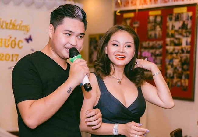 Nam ca sĩ lấy mẹ đơn th&acirc;n nhận m&igrave;nh v&agrave; cha ruột l&agrave; huyền thoại: "D&ugrave; gh&eacute;t cũng kh&ocirc;ng thể phủ nhận" - Ảnh 2.