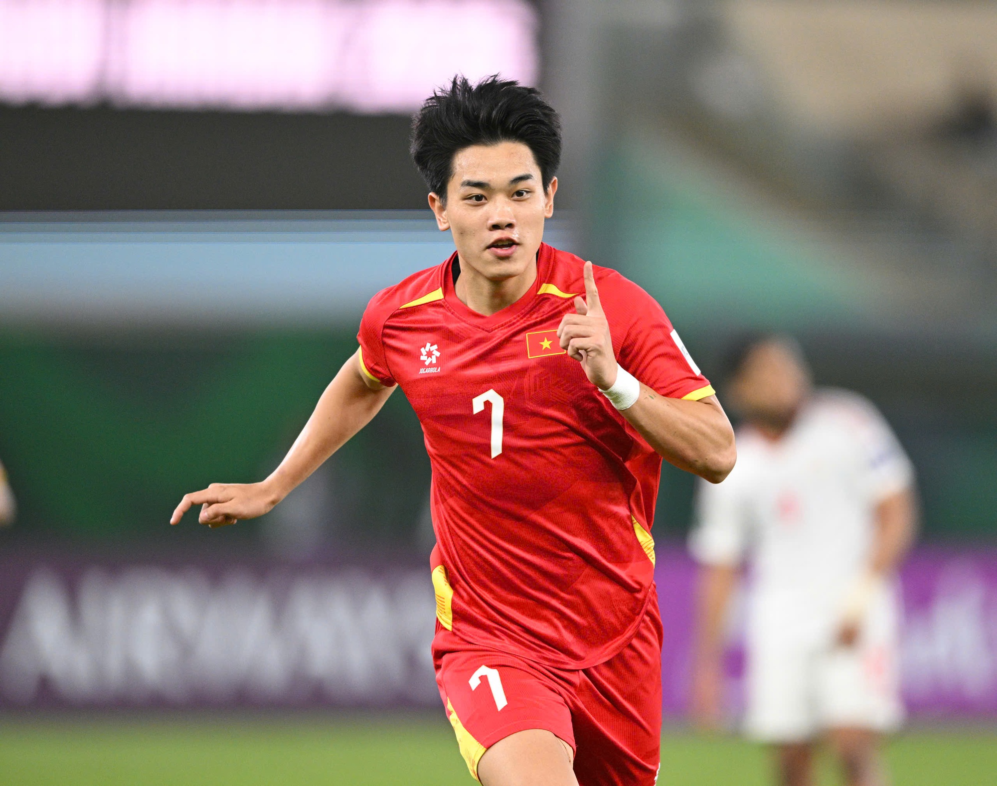 Trang web quốc tế đưa Đ&igrave;nh Bắc v&agrave;o danh s&aacute;ch đặc biệt, s&aacute;nh vai c&ugrave;ng ng&ocirc;i sao Man City - Ảnh 2.