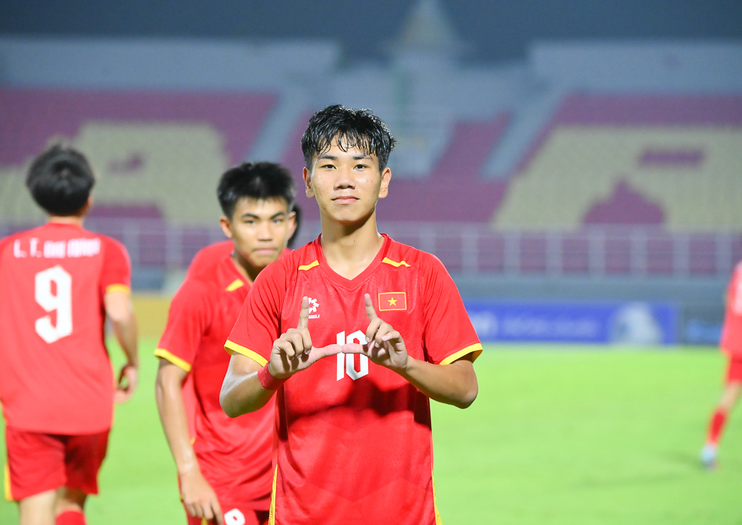 U17 Việt Nam dưới thời HLV Cristiano Roland lập kỷ lục với 15 trận bất bại, chạy đà cho giấc mơ World Cup 2026- Ảnh 2.