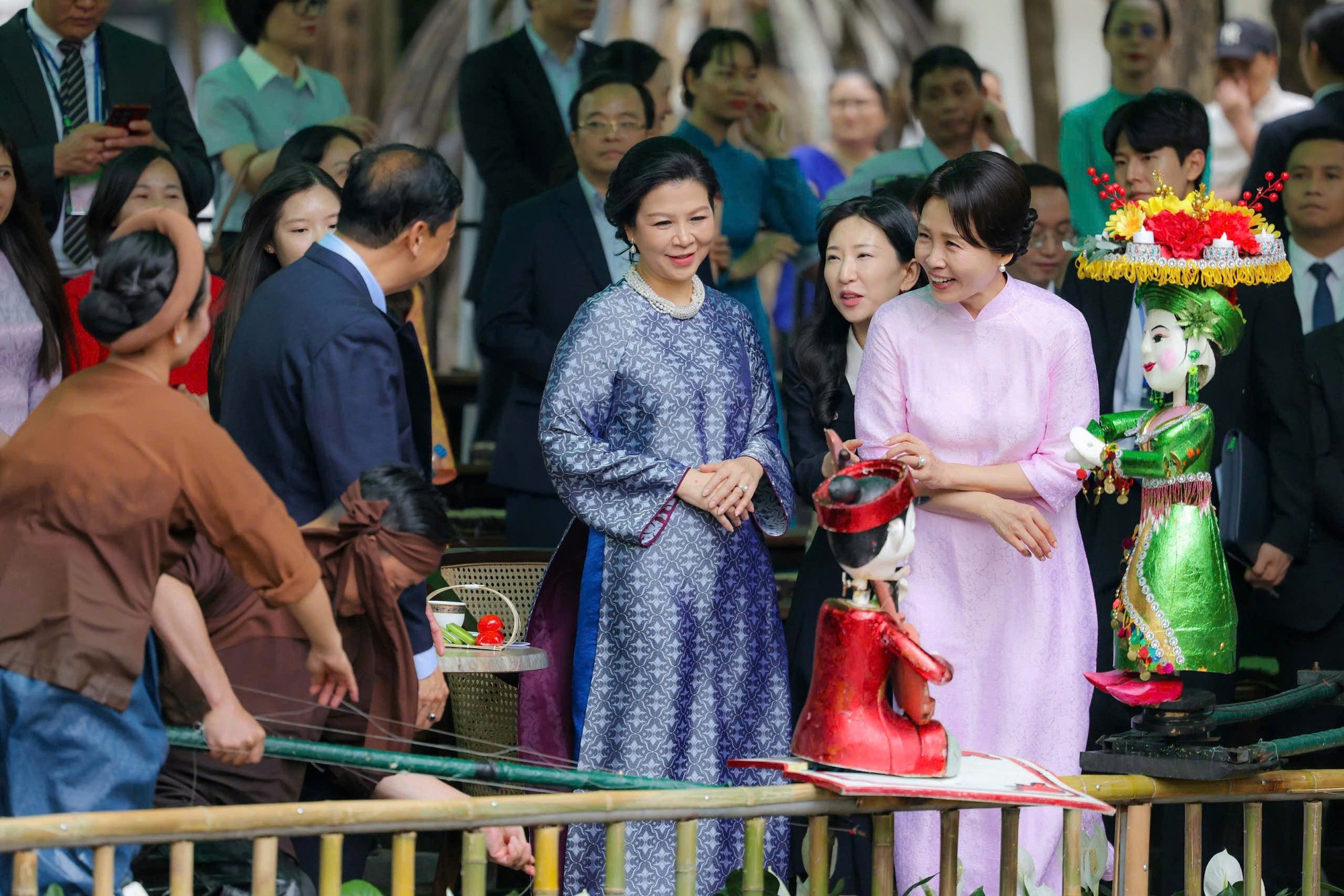 Hai Đệ nhất Phu nhân Việt Nam - Hàn Quốc thăm Bảo tàng Dân tộc học Việt Nam - Ảnh 11.