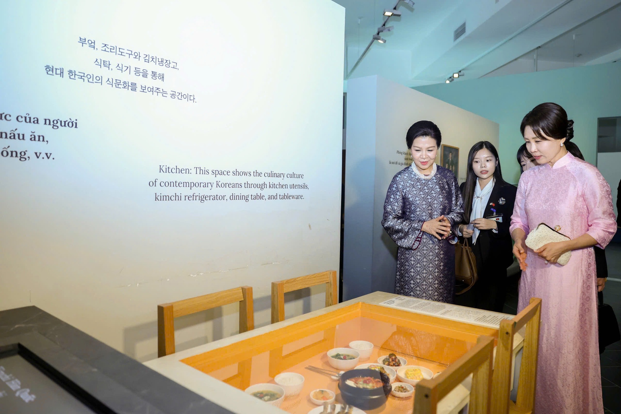 Hai Đệ nhất Phu nhân Việt Nam - Hàn Quốc thăm Bảo tàng Dân tộc học Việt Nam - Ảnh 3.