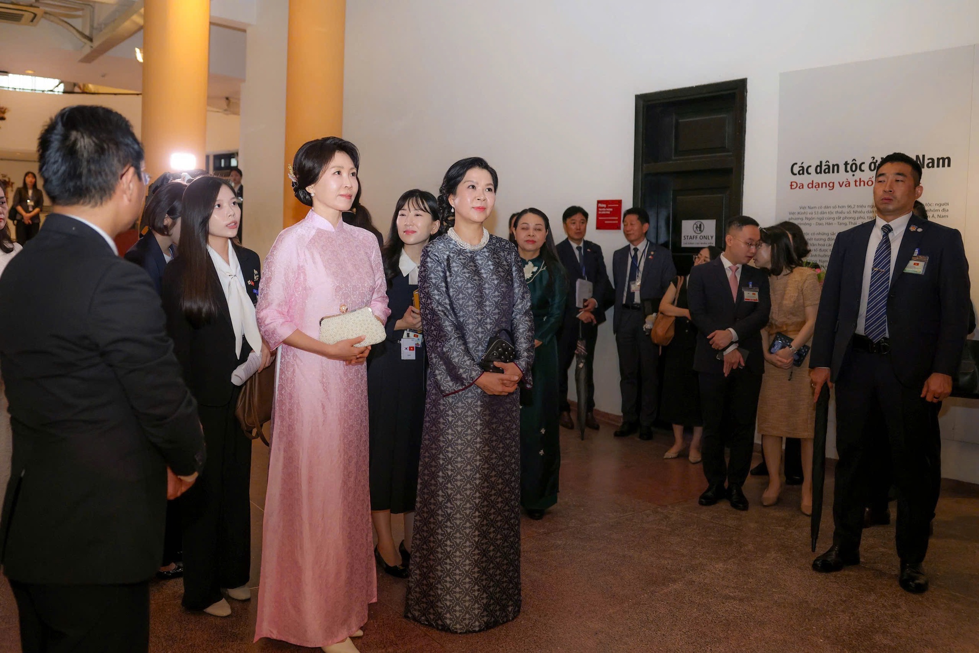 Hai Đệ nhất Phu nhân Việt Nam - Hàn Quốc thăm Bảo tàng Dân tộc học Việt Nam - Ảnh 8.
