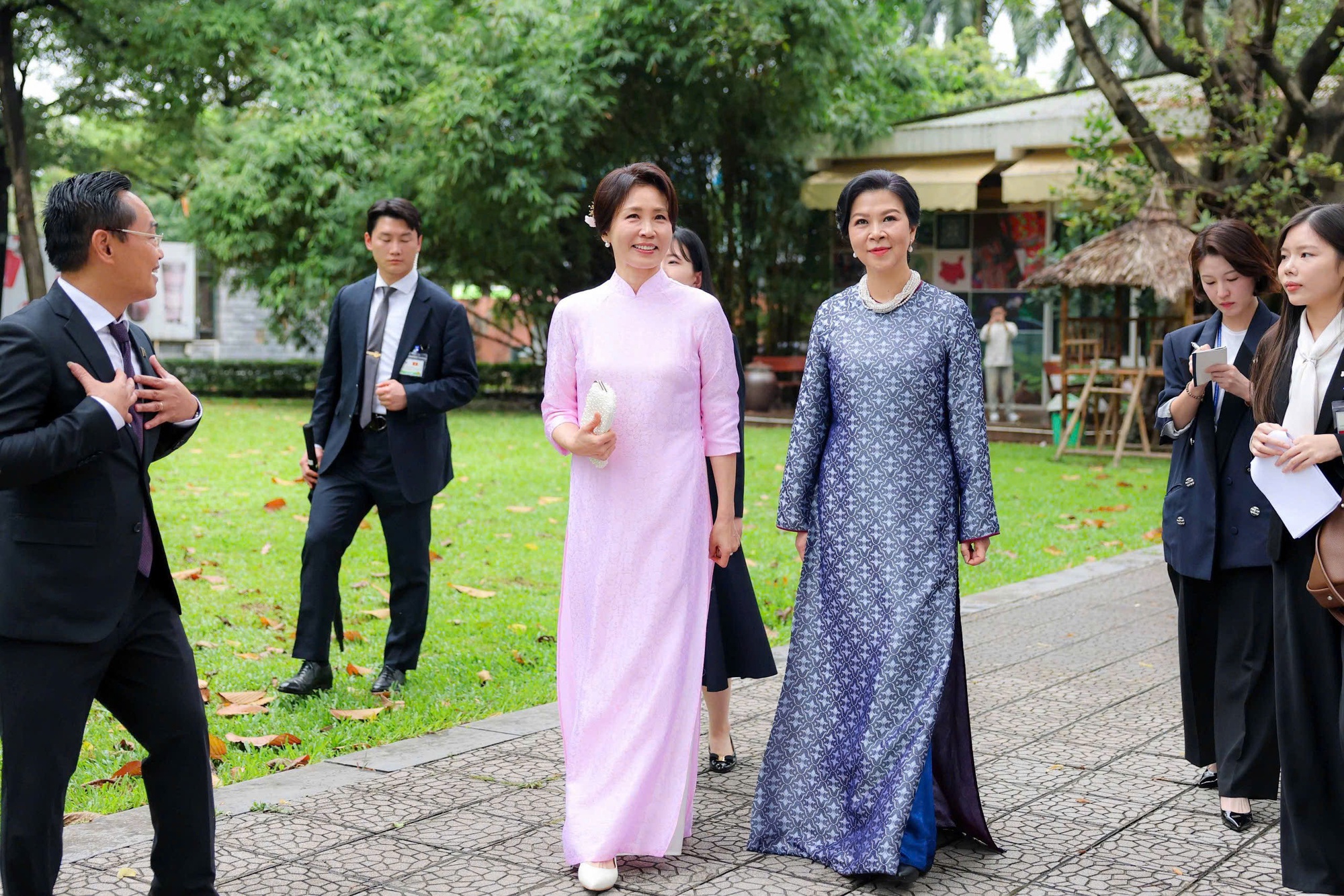 Hai Đệ nhất Phu nhân Việt Nam - Hàn Quốc thăm Bảo tàng Dân tộc học Việt Nam - Ảnh 9.