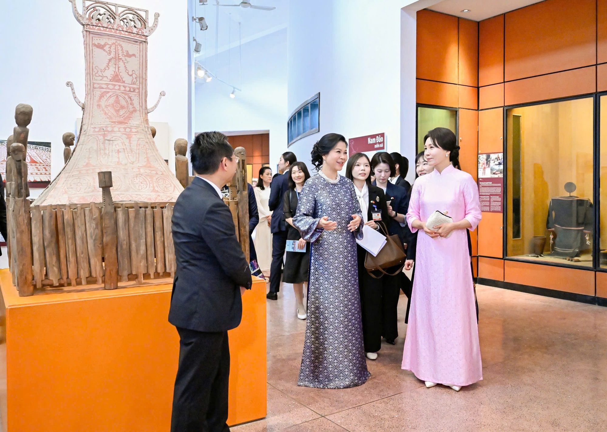 Hai Đệ nhất Phu nhân Việt Nam - Hàn Quốc thăm Bảo tàng Dân tộc học Việt Nam - Ảnh 5.