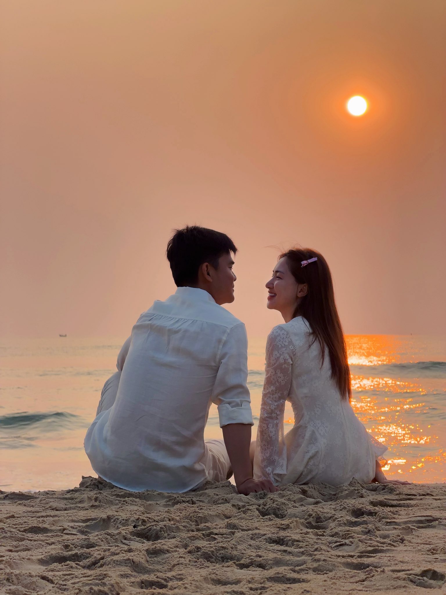 H&ograve;a Minzy đ&aacute;p thẳng: "Em c&oacute; đăng ảnh nhạy cảm g&igrave; đ&acirc;u chị?" - Ảnh 1.