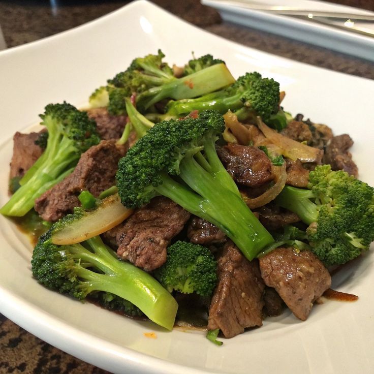 Lời khuyên của chuyên gia đến những người thích ăn bông cải xanh: 2 thứ này chống ung thư gấp 100 phần bông, toàn bị bỏ - Ảnh 1.